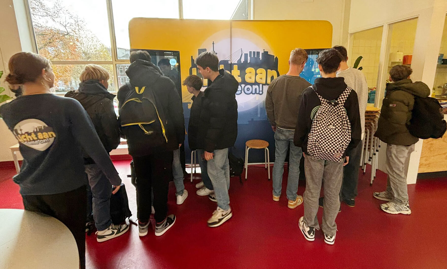 Montessori Mavo Rotterdam scholieren spelen licht aan game on