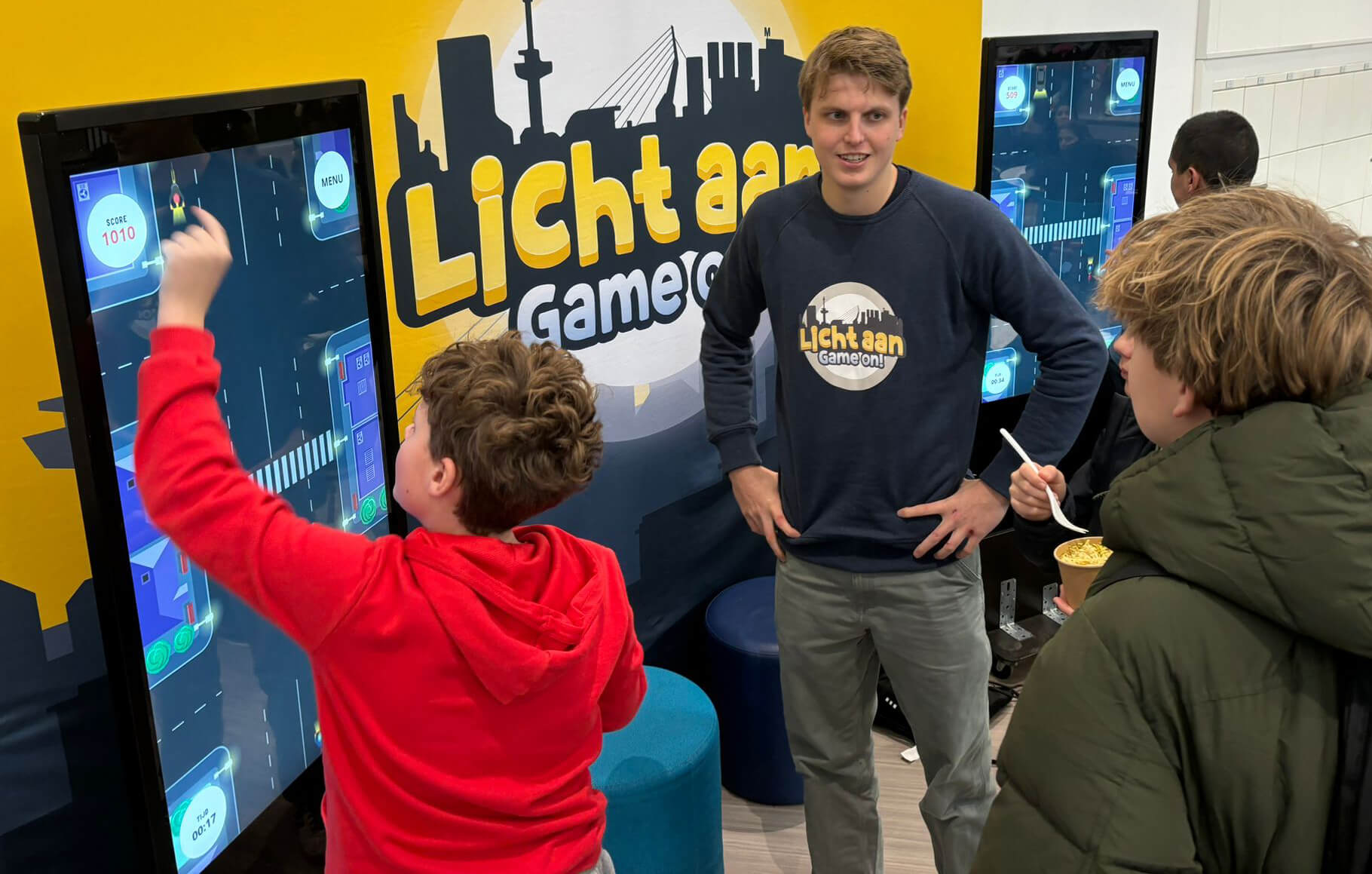 Scholieren van het vakcollege hilligersberg spelen licht aan, game on