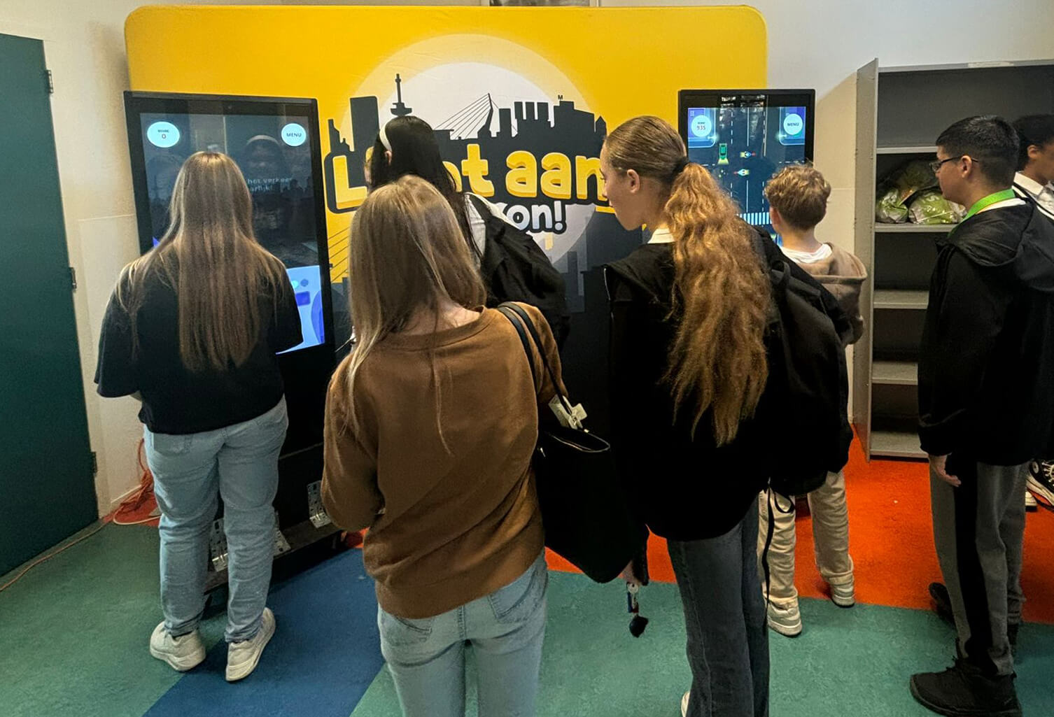 Scholieren op Penta Rozenburg spelen licht aan, game on